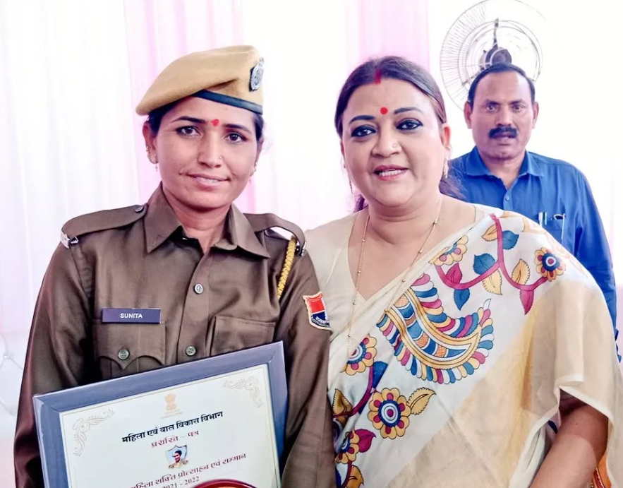 Married at Three, Battled Cancer, and Now Empowering Thousands: The Inspiring Story of Rajasthan’s ‘Policewali Didi’ Sunita Choudhary
