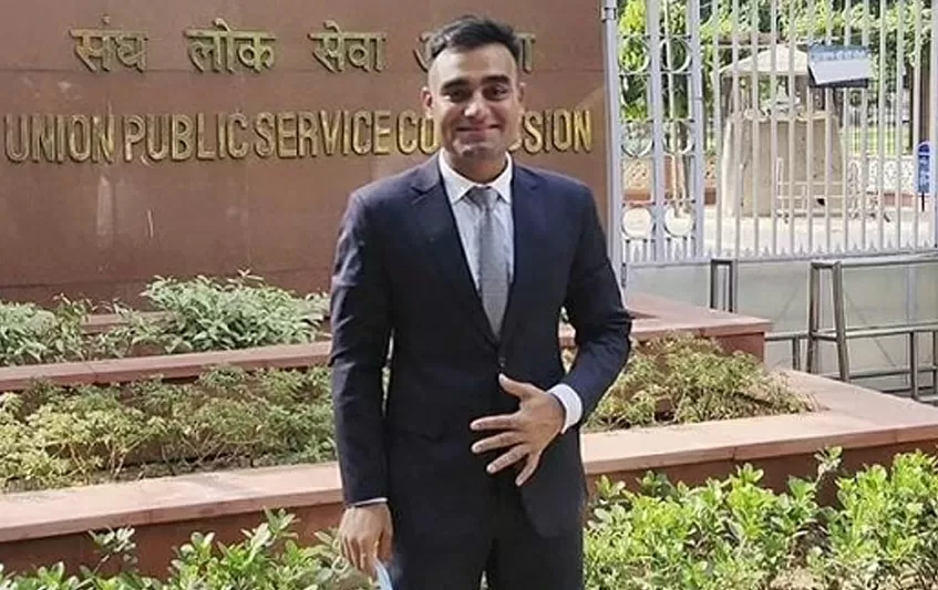 From Tea Stall to IAS Dream: The Remarkable Journey of Himanshu Gupta Who Cracked UPSC Three Times Without Coaching