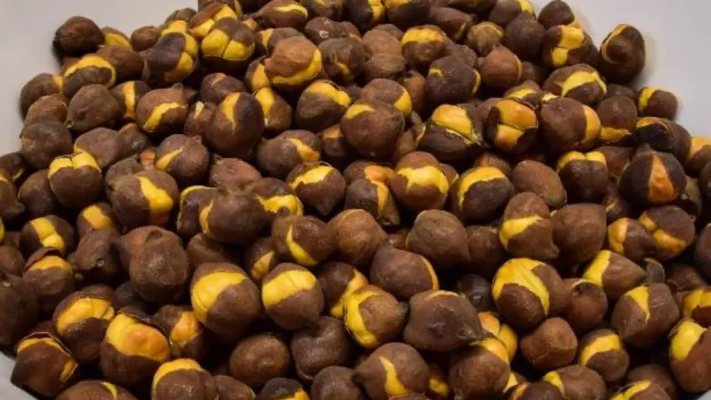 Shocking Food Scam: Industrial Dye Used in Delhi’s Roasted Chickpeas—FSSAI Files 15 FIRs