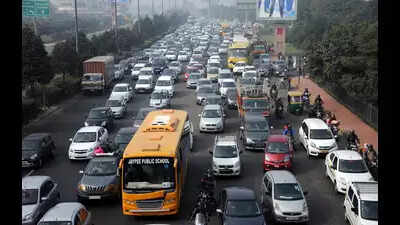 Unplanned Construction and No Traffic Police Choke Indirapuram–Noida Corridor