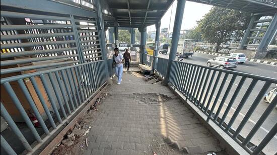 Delhi-Gurgaon Expressway FOBs to Be Rebuilt with Lift Access