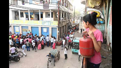 LPG Crisis in Noida: Magistrates Deployed as Queues Stretch for Hours
