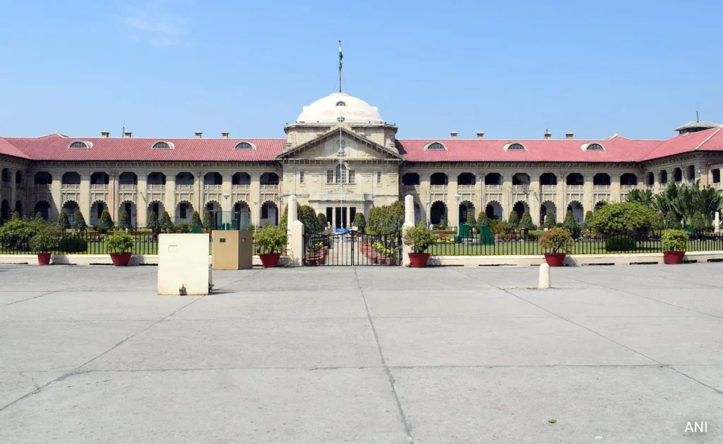 पुलिस अधिकारियों की लापरवाही पर इलाहाबाद हाईकोर्ट सख्त, 15 दिन अतिरिक्त जेल में रहे आरोपी को ₹1 लाख मुआवजे का आदेश