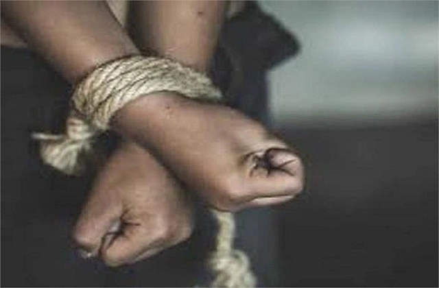 अंतरराज्यीय मानव तस्करी गिरोह का भंडाफोड़: महिला सरगना समेत सात आरोपी गिरफ्तार, अपहृत युवती सकुशल बरामद