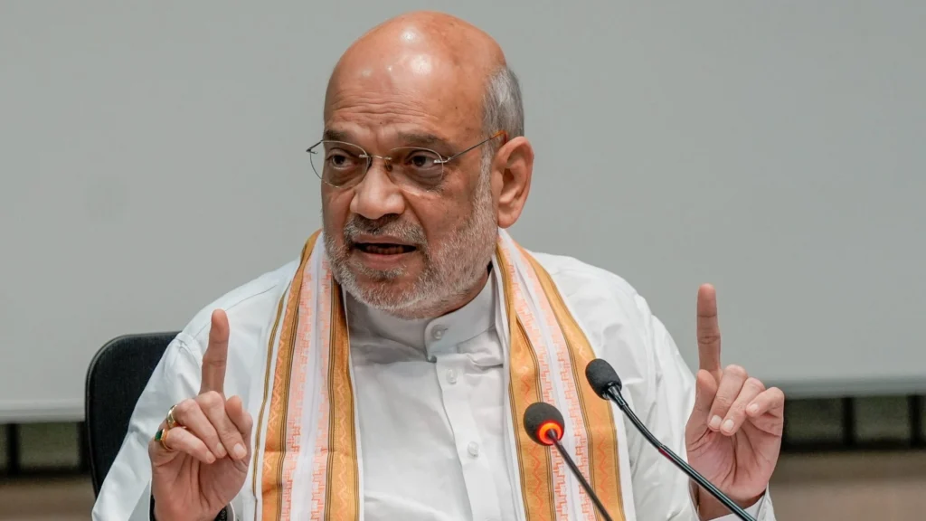 घुसपैठ पर ‘डिटेक्ट-डिपोर्ट’ एक्शन, AI से होगी खुफिया सूचनाओं की पड़ताल; अमित शाह ने पुलिस प्रमुखों को दिए निर्देश