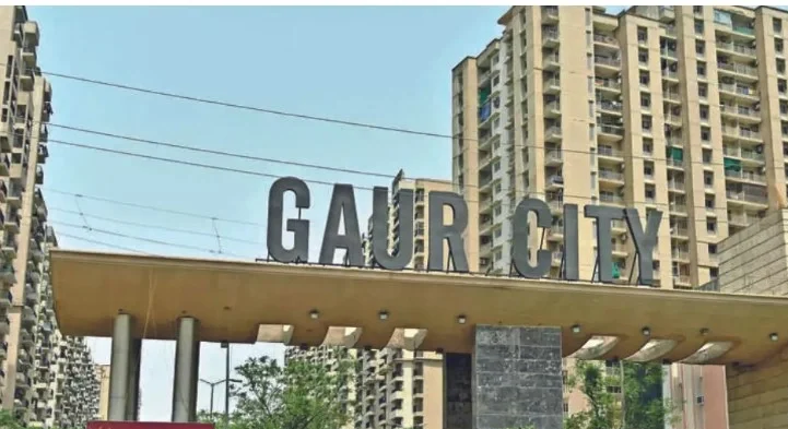 दो महीने तक Stadium बंद! Gaur City के लोगों का फूटा गुस्सा, उठाए बड़े सवाल