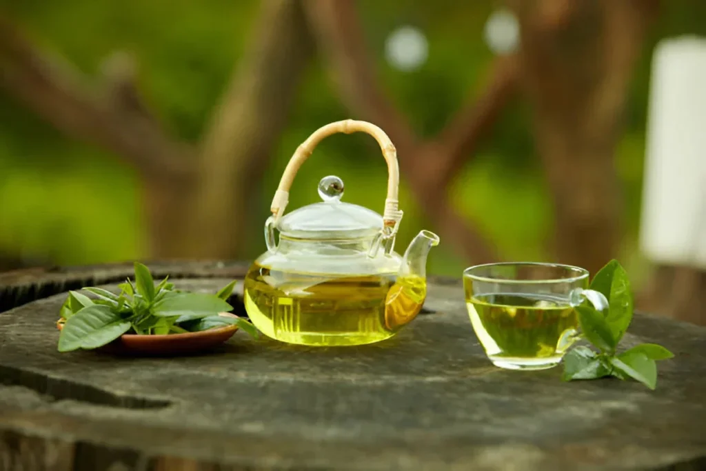 Drinking Green Tea Daily? Know Its Potential Benefits and Hidden Risks
