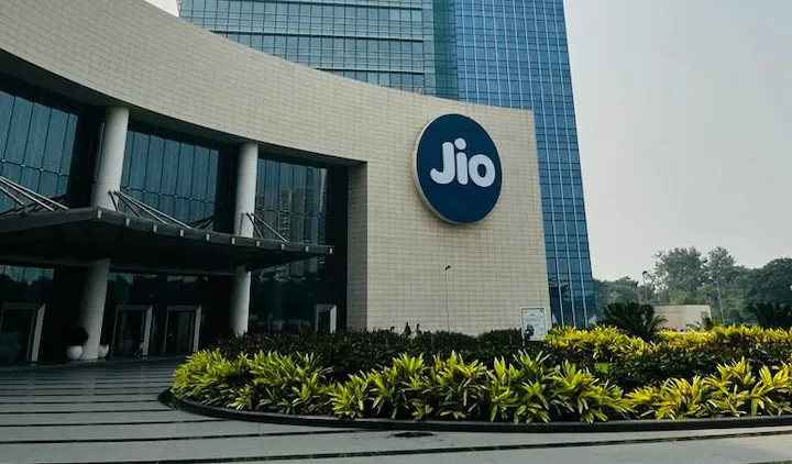 From 104 Shareholders to Nearly 80 Lakh: Jio Sets New Record on Listing Day