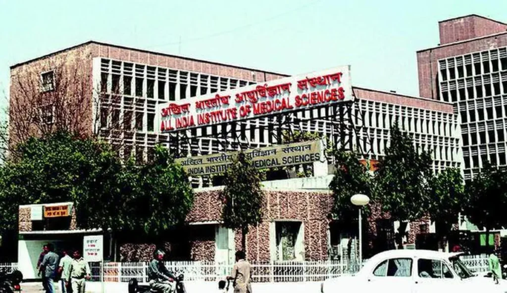 AIIMS Blacklists Firm, Safdarjung Awards Nearly ₹2 Crore Surgical Gloves Contract; Procurement Process Under Scrutiny